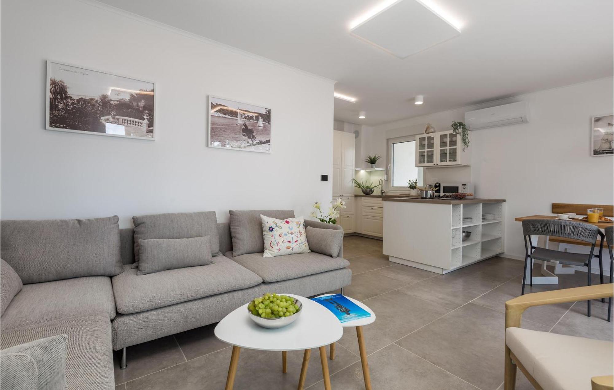 Amazing Apartment In Mali Losinj With Wifi Екстериор снимка
