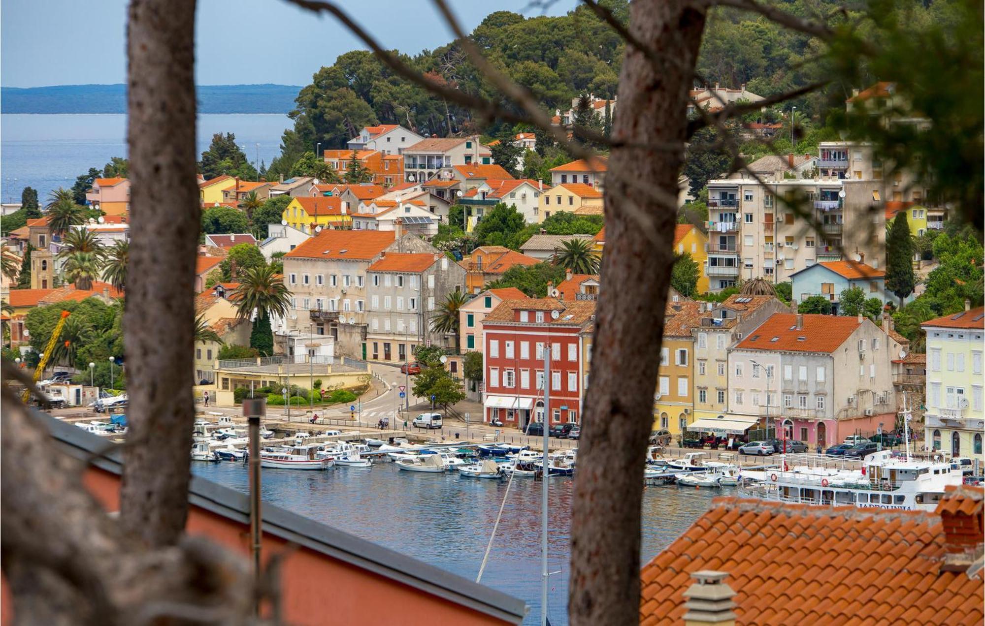Amazing Apartment In Mali Losinj With Wifi Екстериор снимка